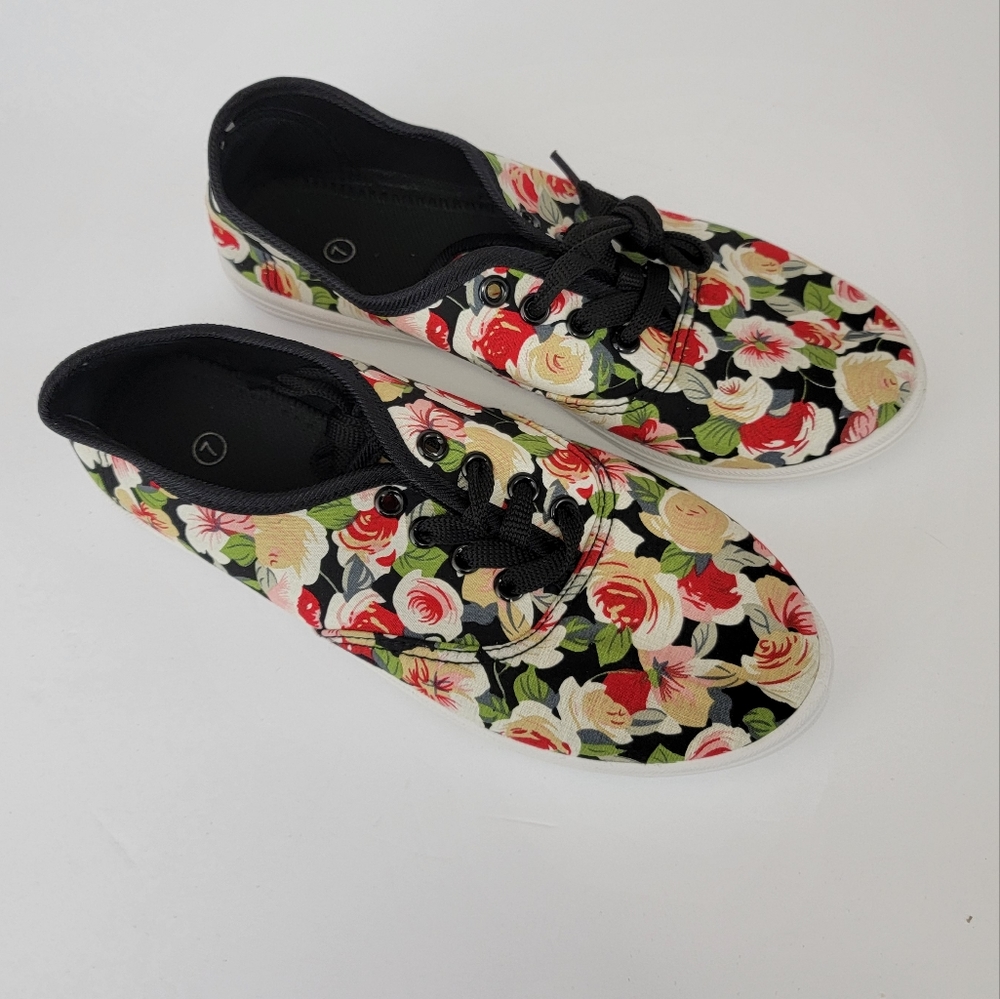 Bobbie Brooks Woman's Casual Floral Print Lace-Up Shoes